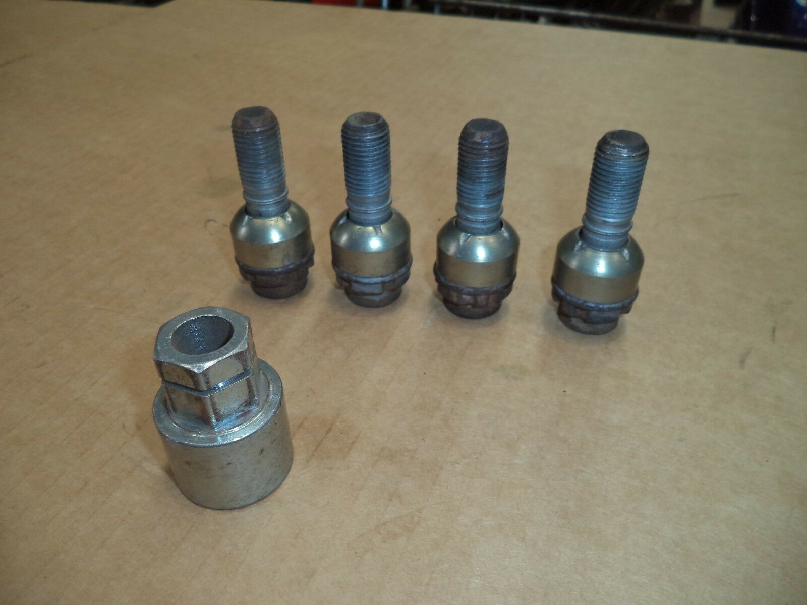 PORSCHE 996 LOCKING WHEEL NUT SET 996 LOCKING NUTS BOXSTER LOCKING NUTS