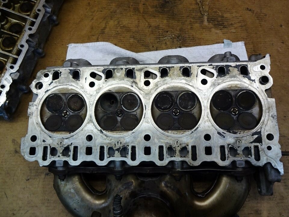Head porsche 8 series