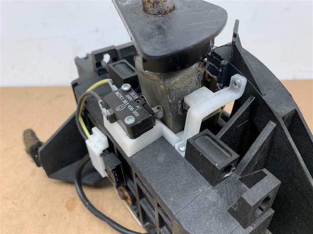 PORSCHE BOXSTER (986) TIPTRONIC AUTOMATIC GEAR SELECTOR 99642601107