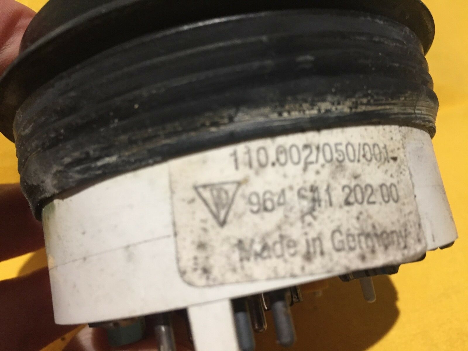 PORSCHE 964 CARRERA 2 FUEL & OIL LEVEL CLOCK GAUGE 964 641 202 00 H49 WAM