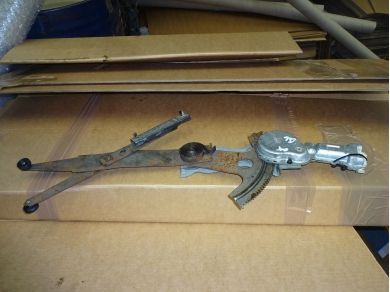 Chevrolet CHEVROLET CAMARO DRIVERS SIDE WINDOW DROP GLASS MECHANISM Z28 P219YDS EGC