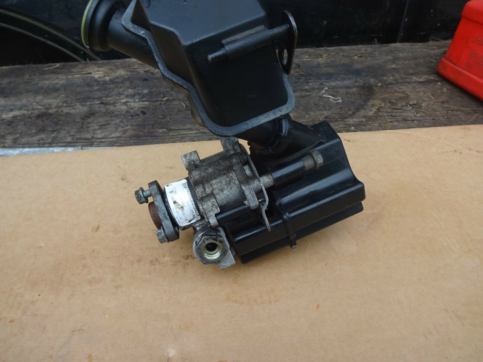 PORSCHE 996 POWER STEERING PUMP 99631402004 PORSCHE 996 PAS PUMP GC