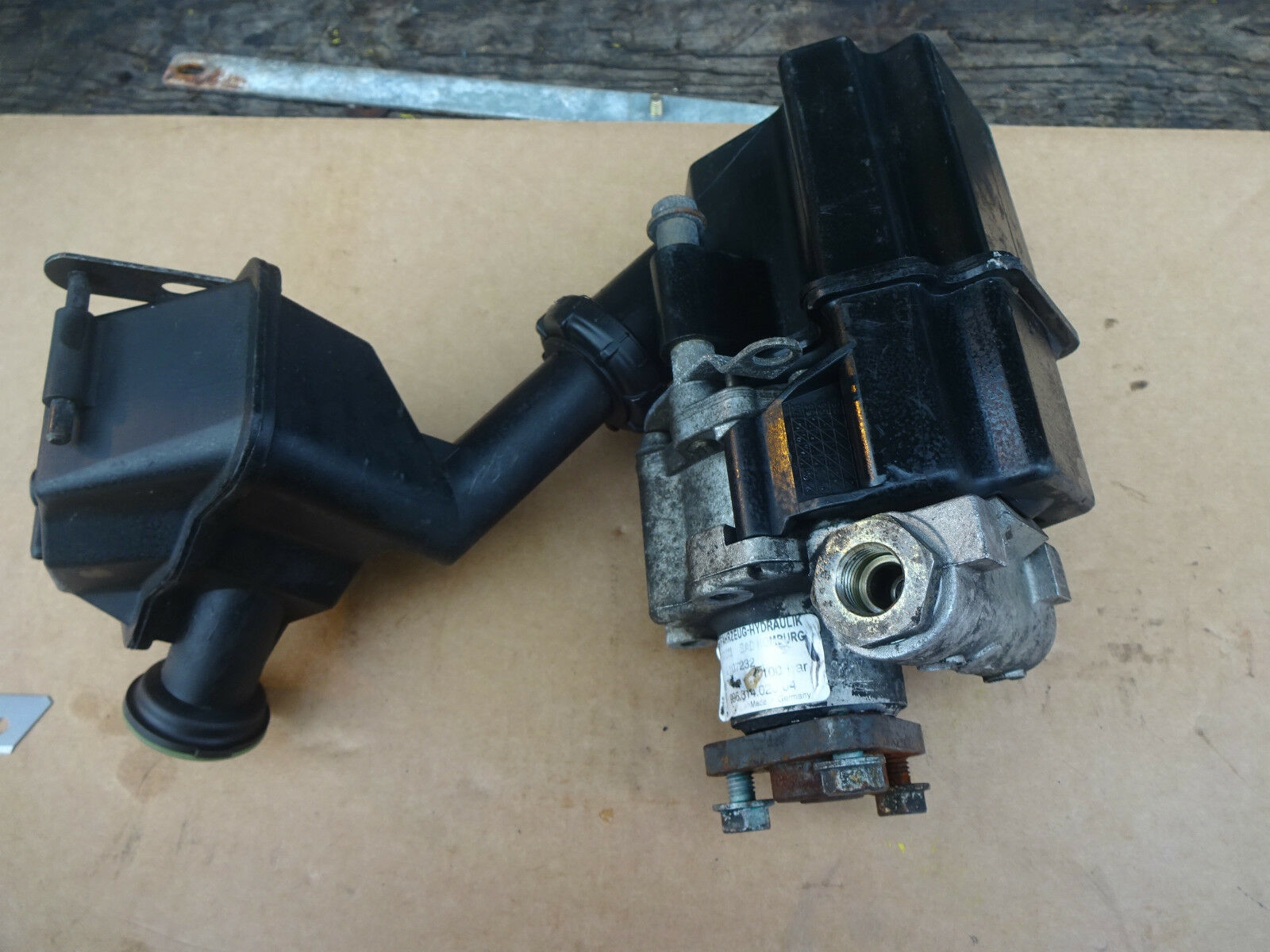 PORSCHE 996 POWER STEERING PUMP 99631402004 PORSCHE 996 PAS PUMP GC