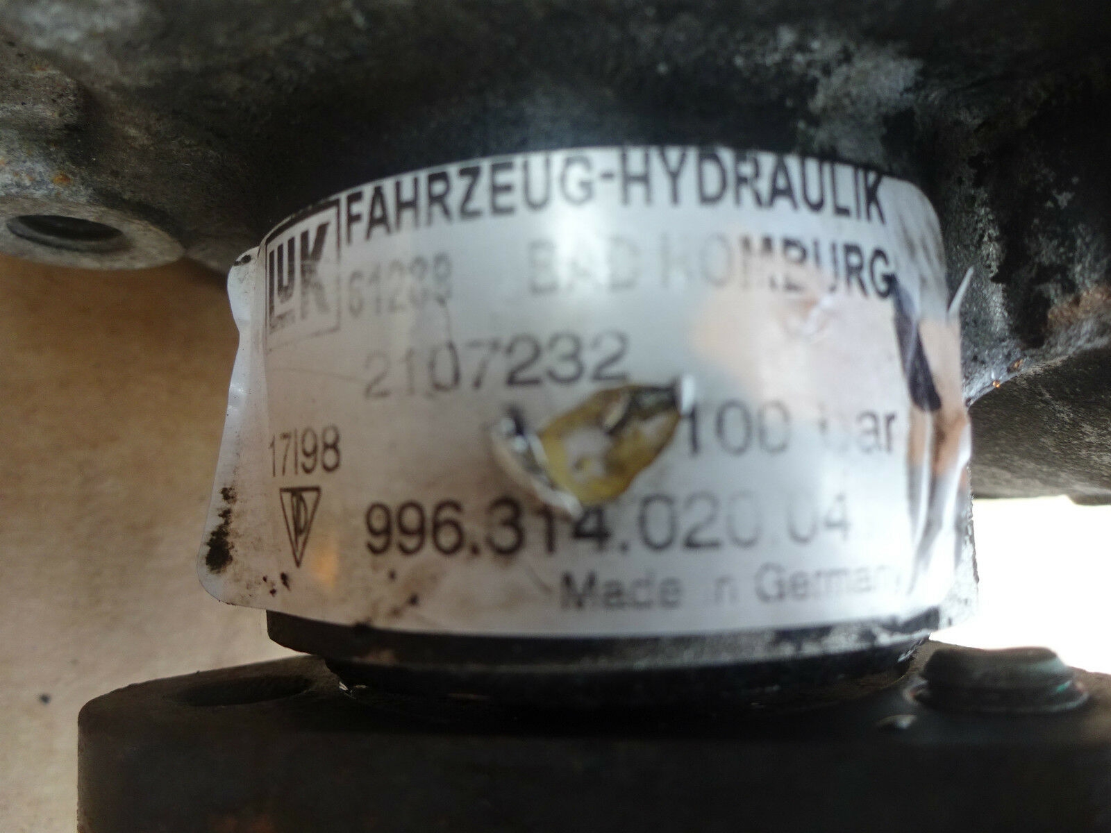 PORSCHE 996 POWER STEERING PUMP 99631402004 PORSCHE 996 PAS PUMP GC