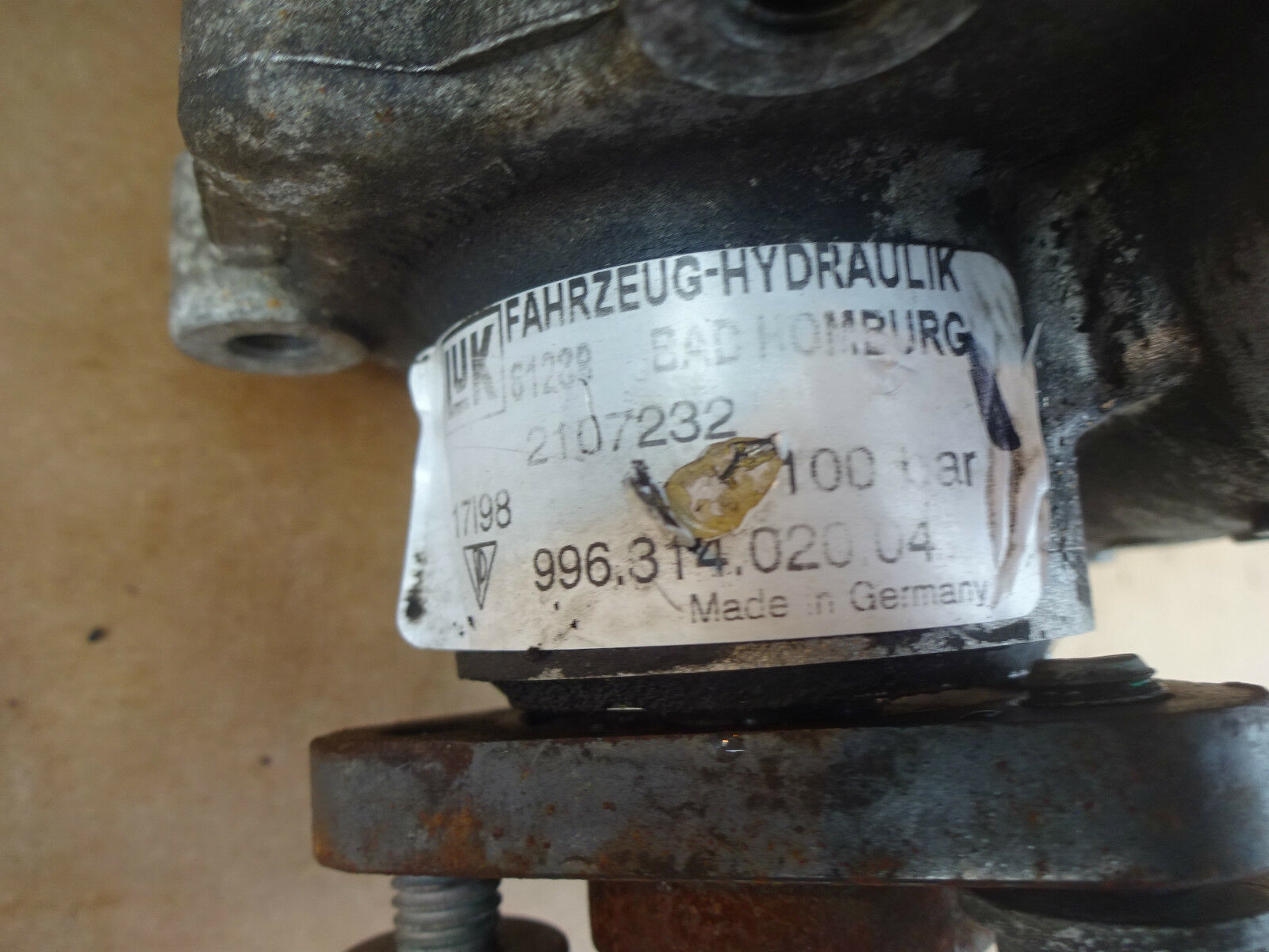 PORSCHE 996 POWER STEERING PUMP 99631402004 PORSCHE 996 PAS PUMP GC