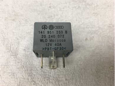 Audi 1 x GENUINE RELAY 53 AUDI VW VAG GROUP 141951253B