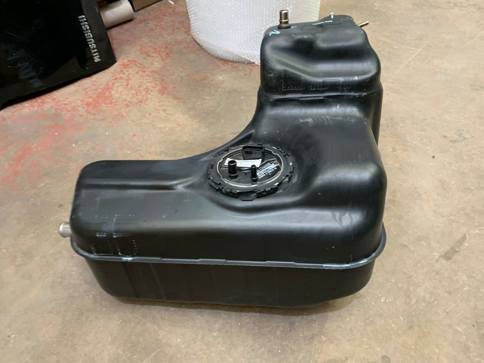 Huracan LP6104 Spyder COMPLETE LH FUEL TANK HURACAN PETROL