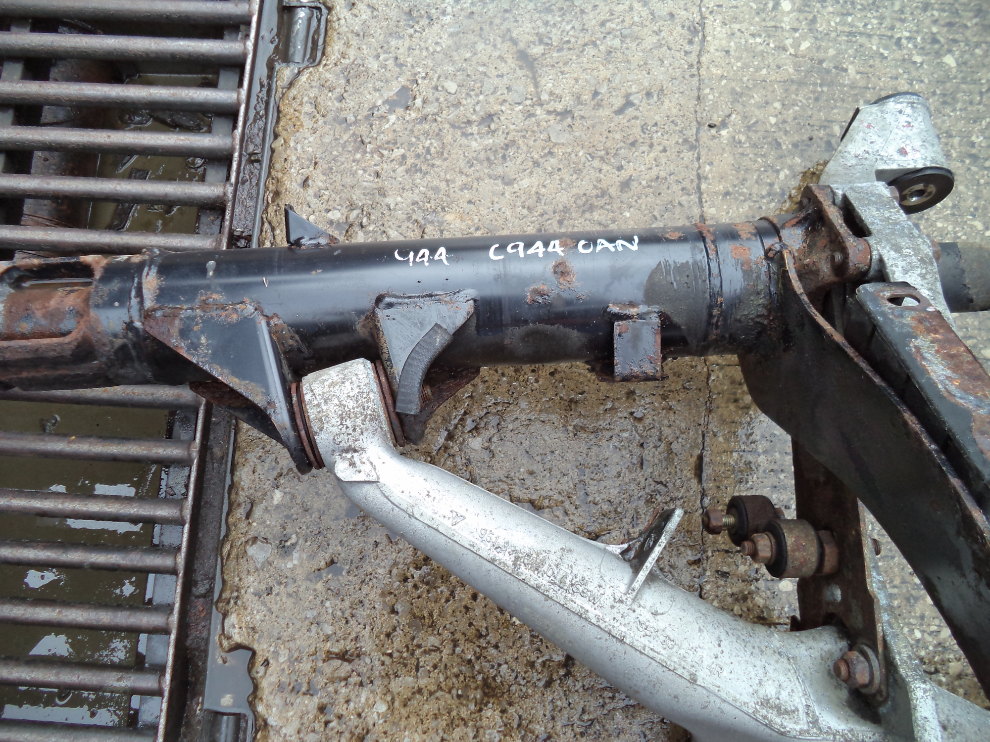 PORSCHE 944 REAR TRAILING ARMS 944 REAR AXLE 944 TORSION BEAM C944OAN
