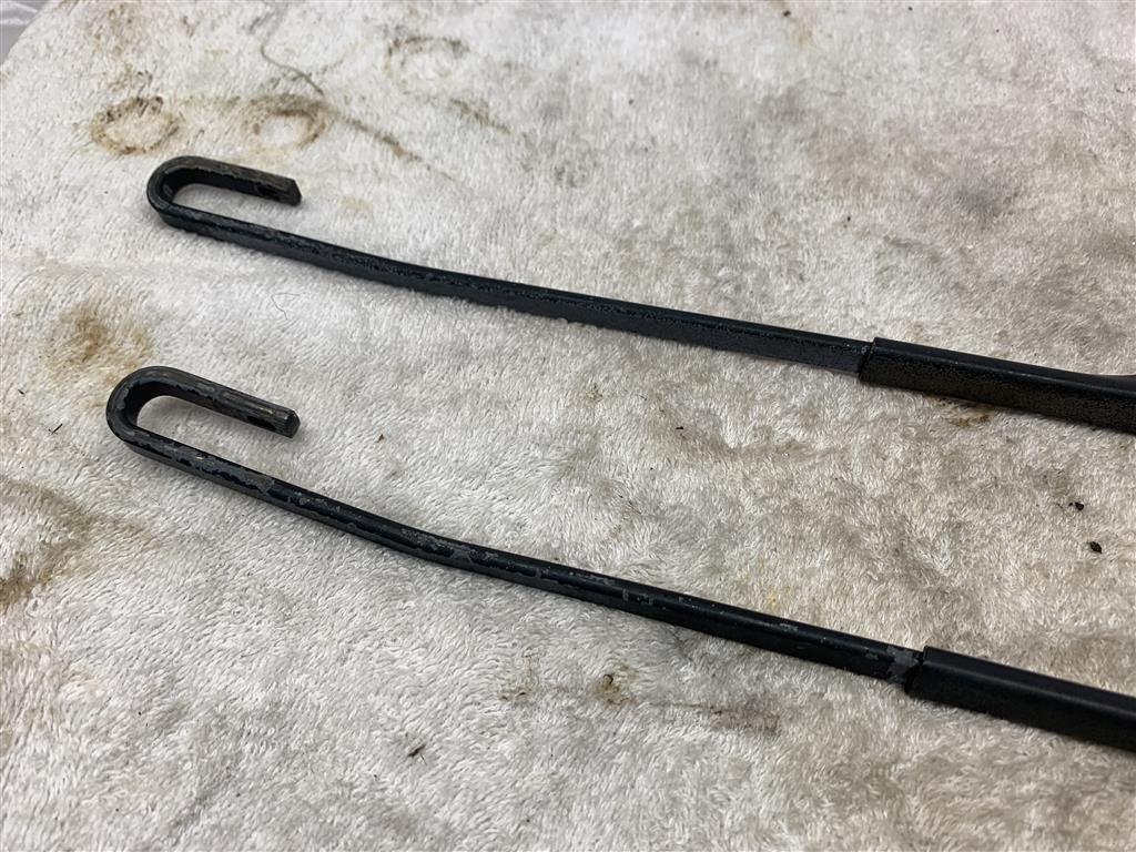 Porsche 996 Carrera Front Wiper Arms UK GB Right Hand Drive Spec