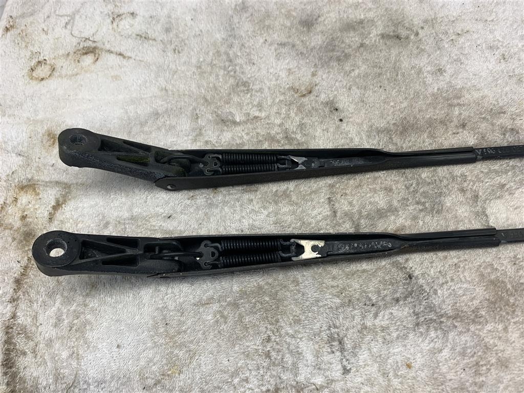Porsche 996 Carrera Front Wiper Arms UK GB Right Hand Drive Spec