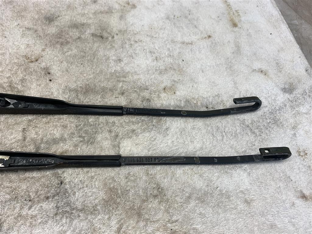 Porsche 996 Carrera Front Wiper Arms UK GB Right Hand Drive Spec