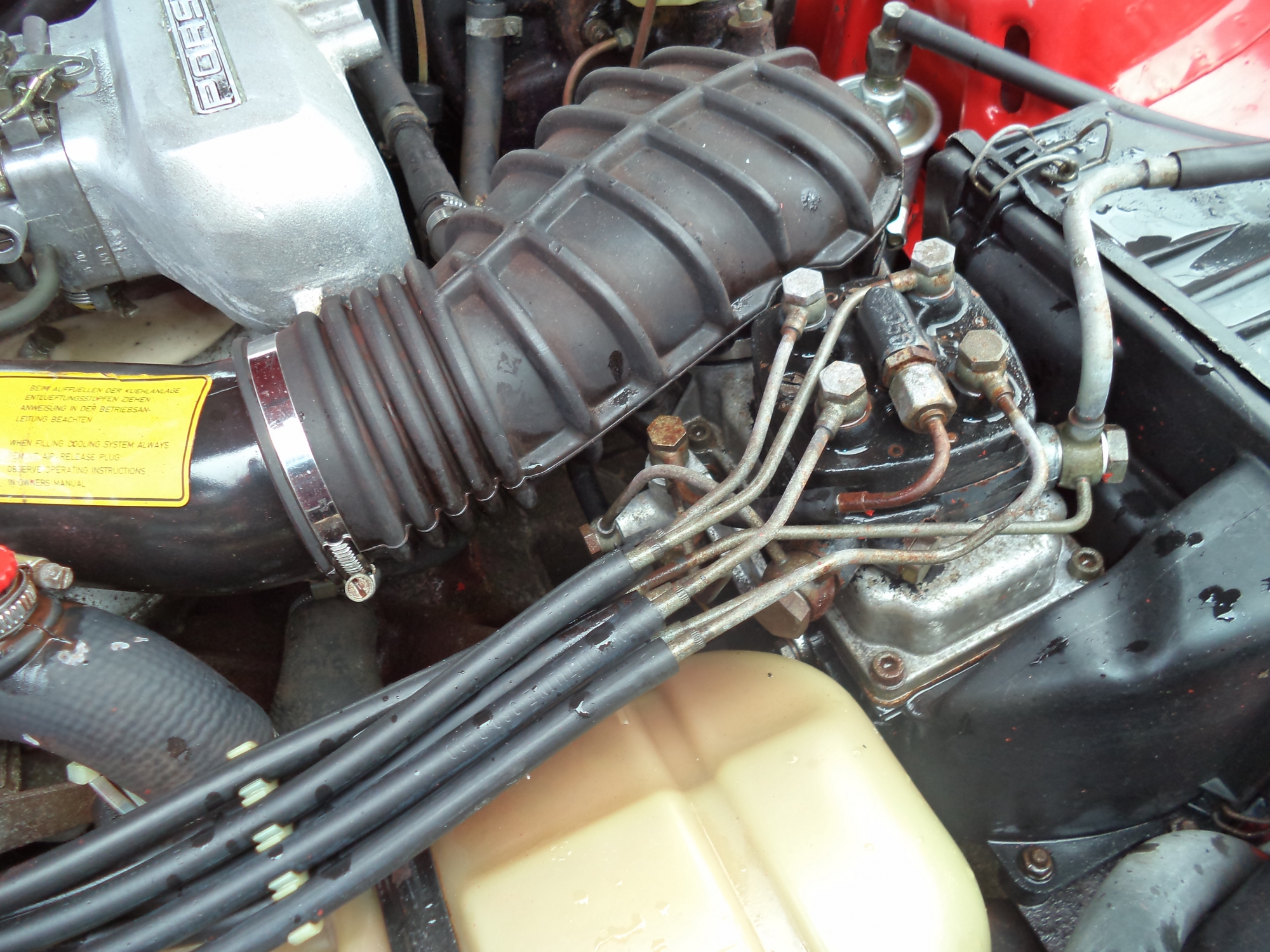 PORSCHE 924 FUEL DISTRIBUTOR METERING HEAD JEC836X 0438100005