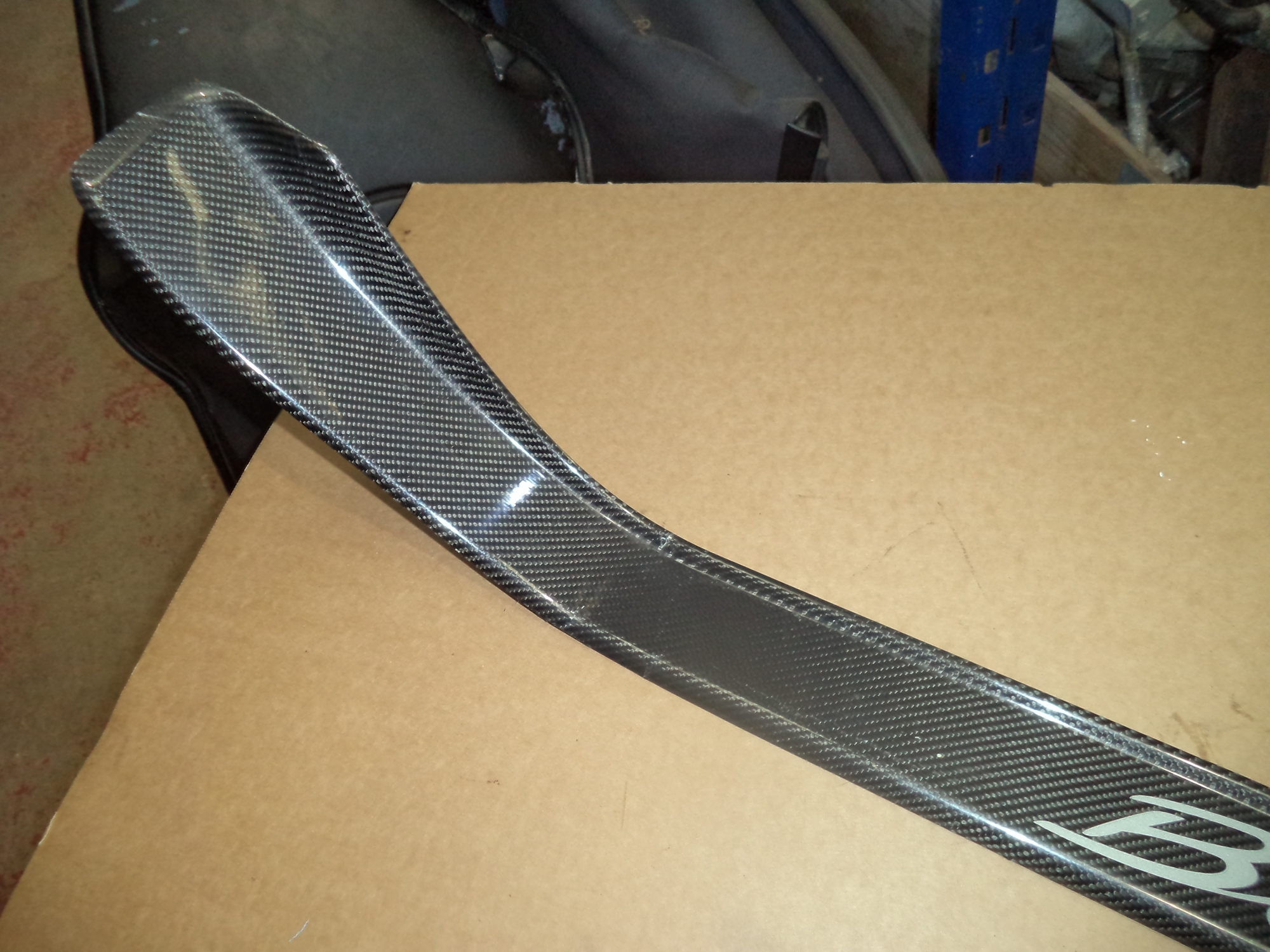 PORSCHE BOXSTER O/S GENUINE CARBON KICK PLATE. loc subst 98655198100