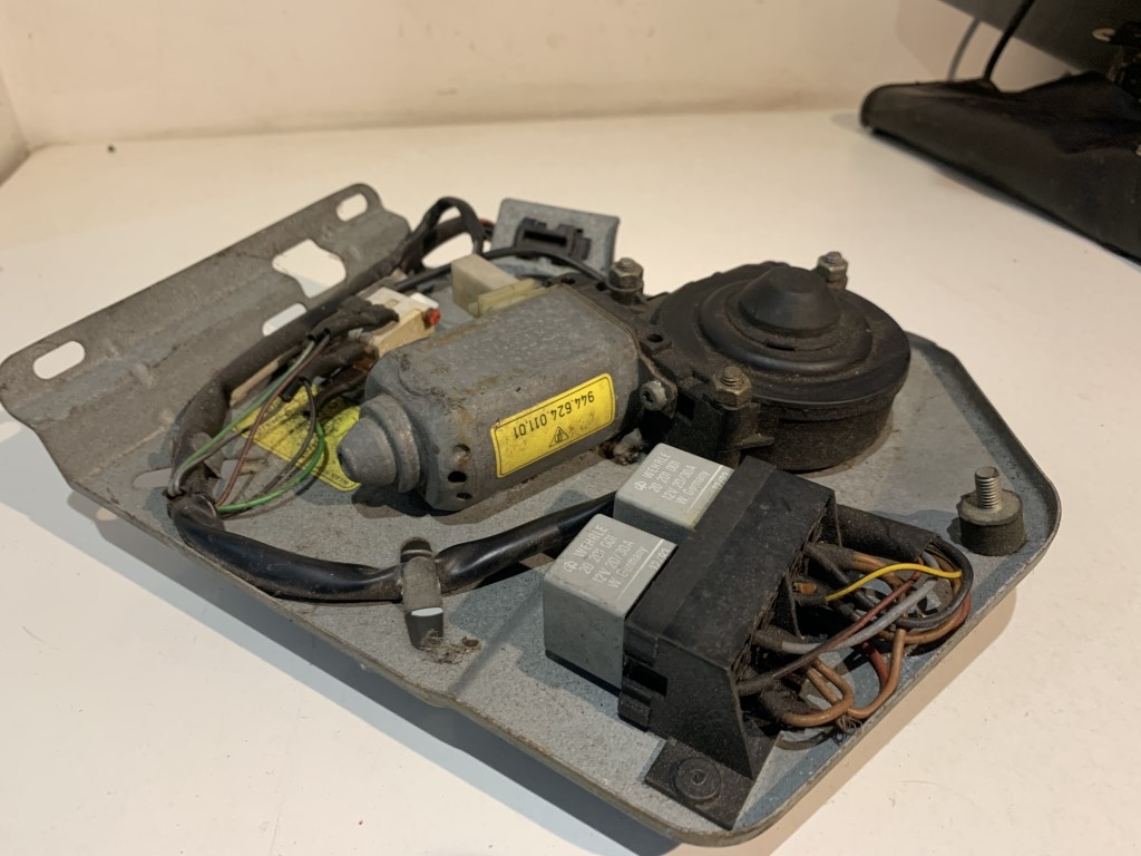 PORSCHE 944 SUNROOF MOTOR 944.624.055.01 968 SUNROOF MOTOR 94462405501