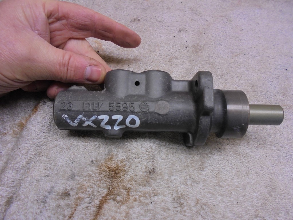 Vauxhall VX220 Brake Master Cylinder FTE 5595 VX220 Brake Master