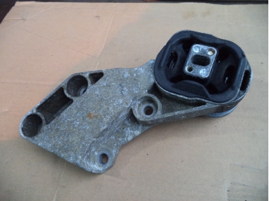 Audi AUDI RS2 REAR DIFFERENTIAL MOUNT 8A0599113B