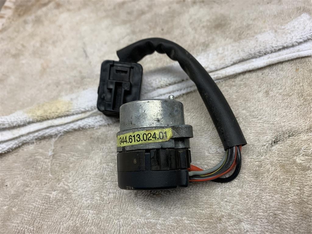 PORSCHE 968 IGNITION SWITCH 944 613 024 01 94461302401