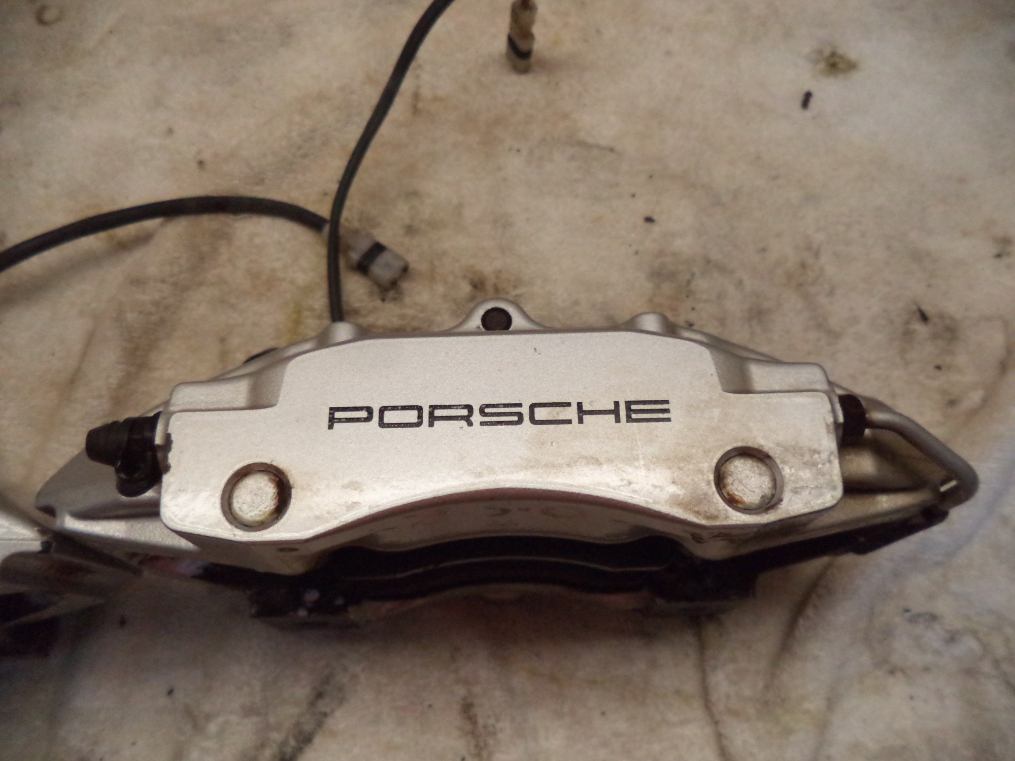 PORSCHE 911 996 C4 REAR BRAKE CALIPERS 996.352.421 996.352.422 T308 BAP