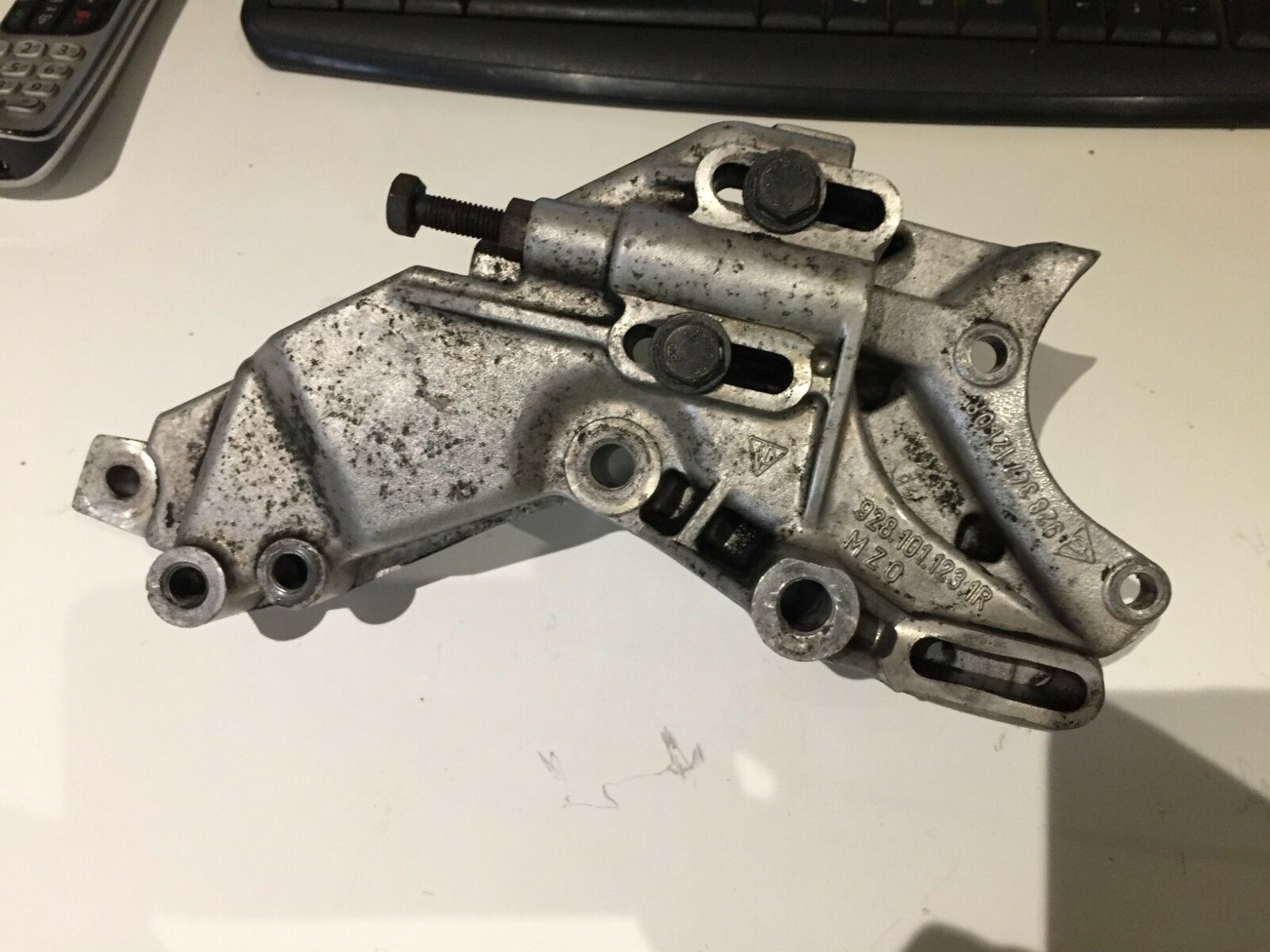 Porsche 928 Power Steering Pump Bracket Porsche 928 Power steering