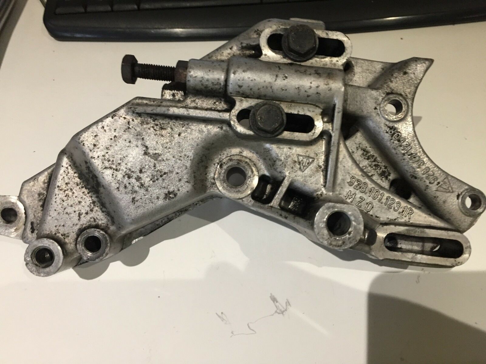 Porsche 928 Power Steering Pump Bracket Porsche 928 Power steering