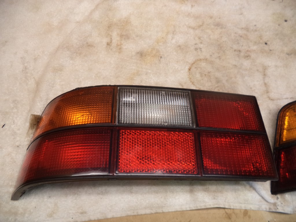 PORSCHE 944 NS PASSENGER SIDE REAR LIGHT (MT 944 BOX) 944 REAR LIGHT