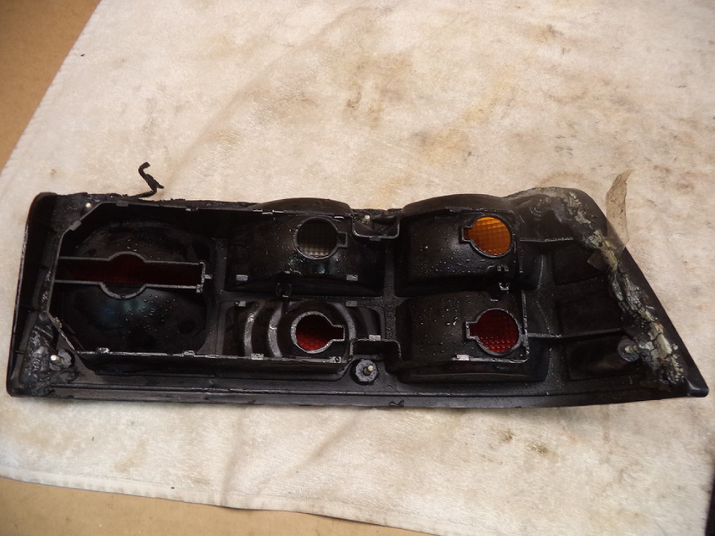 PORSCHE 944 NS PASSENGER SIDE REAR LIGHT (MT 944 BOX) 944 REAR LIGHT