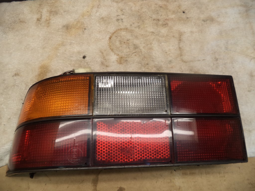 PORSCHE 944 NS PASSENGER SIDE REAR LIGHT (MT 944 BOX) 944 REAR LIGHT
