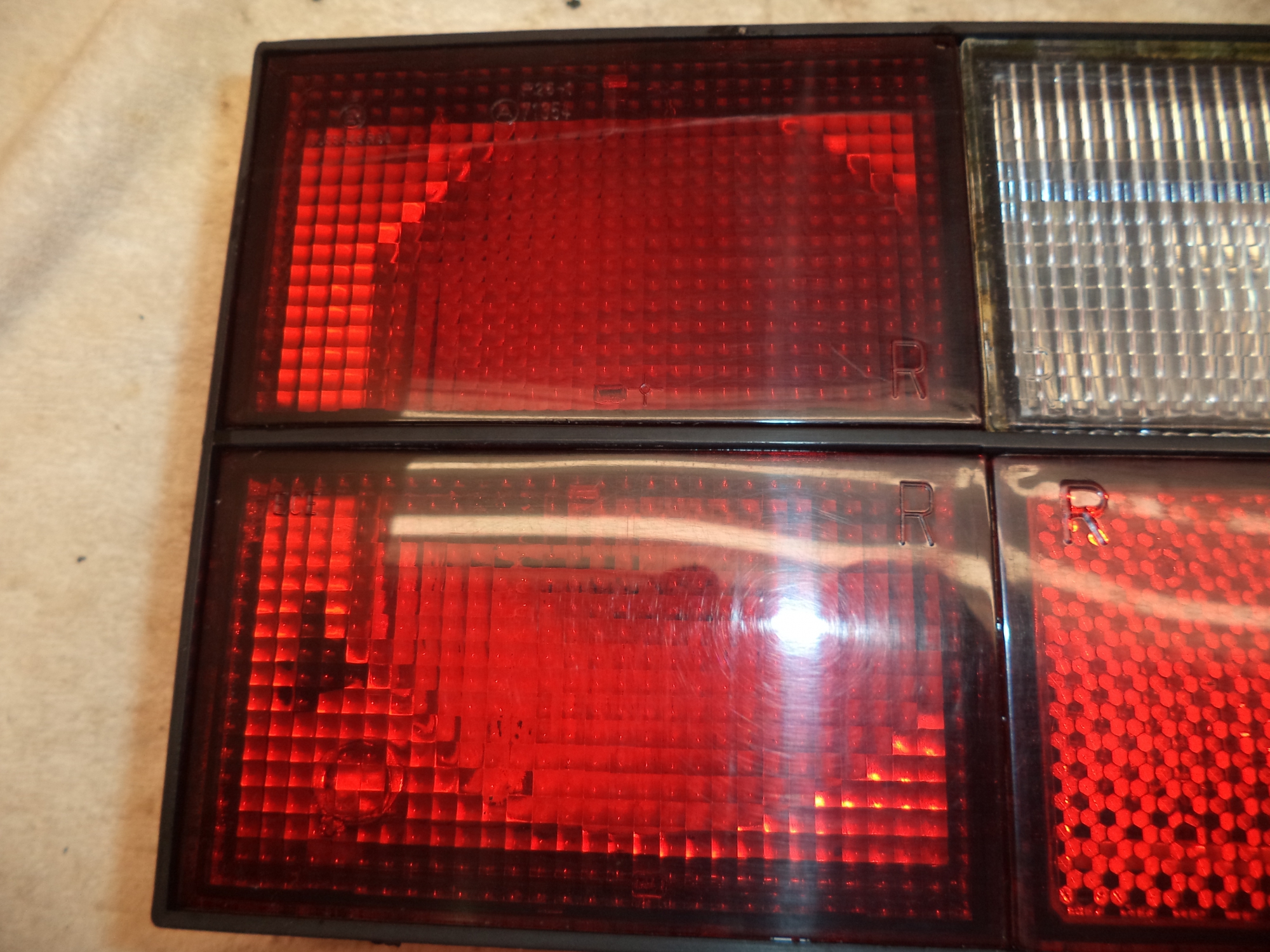 PORSCHE 944 DRIVERS SIDE REAR LIGHT MTMT (LUT) 944 REAR LIGHT