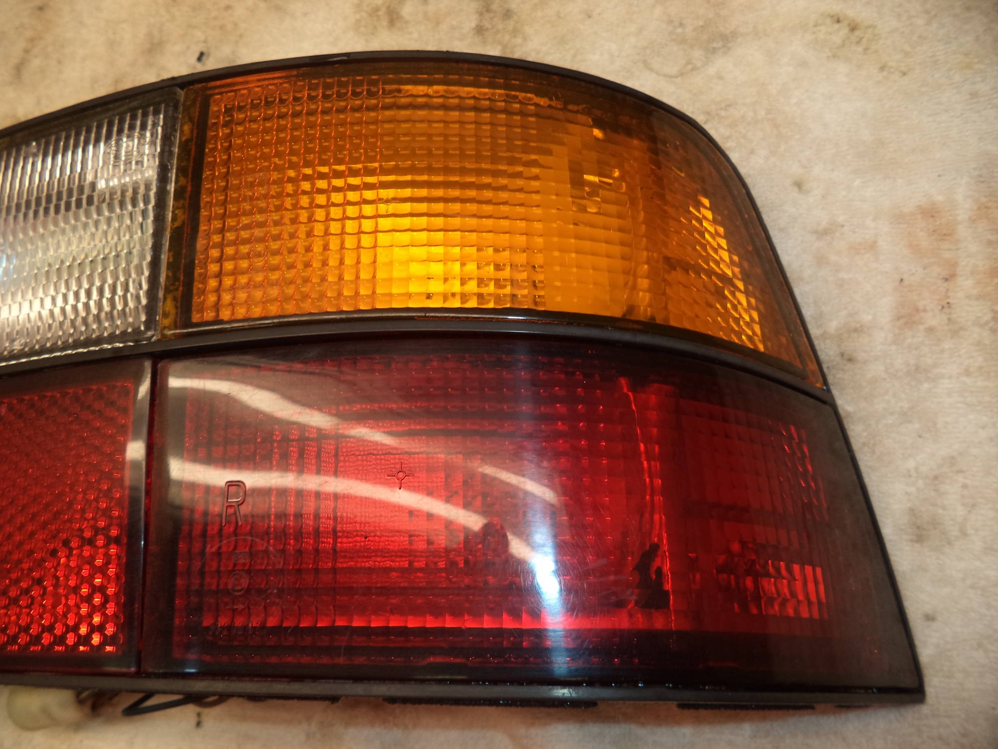 PORSCHE 944 DRIVERS SIDE REAR LIGHT MTMT (LUT) 944 REAR LIGHT