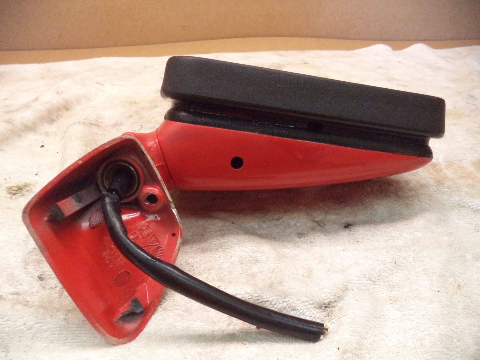 PORSCHE 944 DRIVERS SIDE DOOR MIRROR IN GUARDS RED MTMT (LUT) 944 DOOR