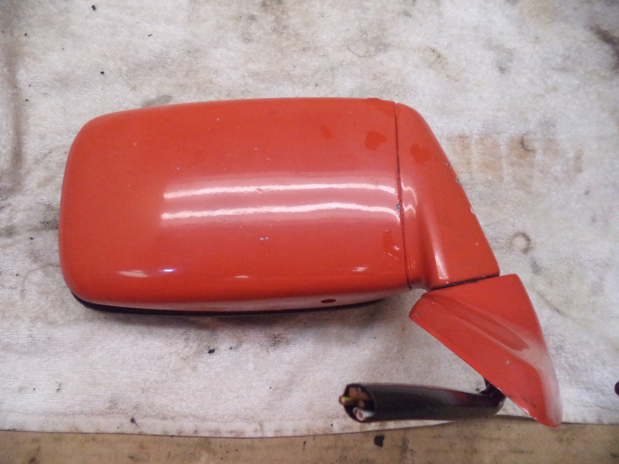 PORSCHE 944 DRIVERS SIDE DOOR MIRROR IN GUARDS RED MTMT (LUT) 944 DOOR
