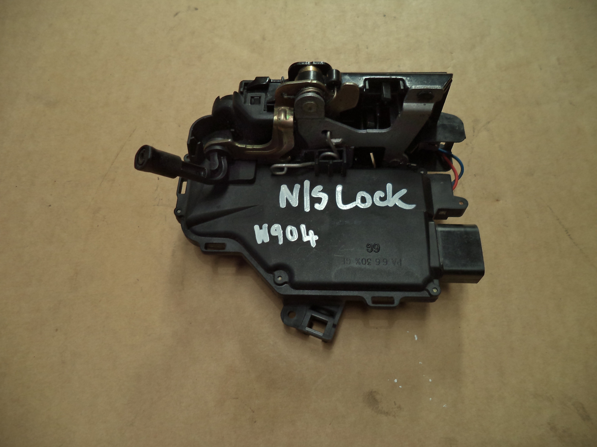 PORSCHE BOXSTER 986 PASSENGER SIDE DOOR LOCK. PORSCHE 996 DOOR LOCK Loc