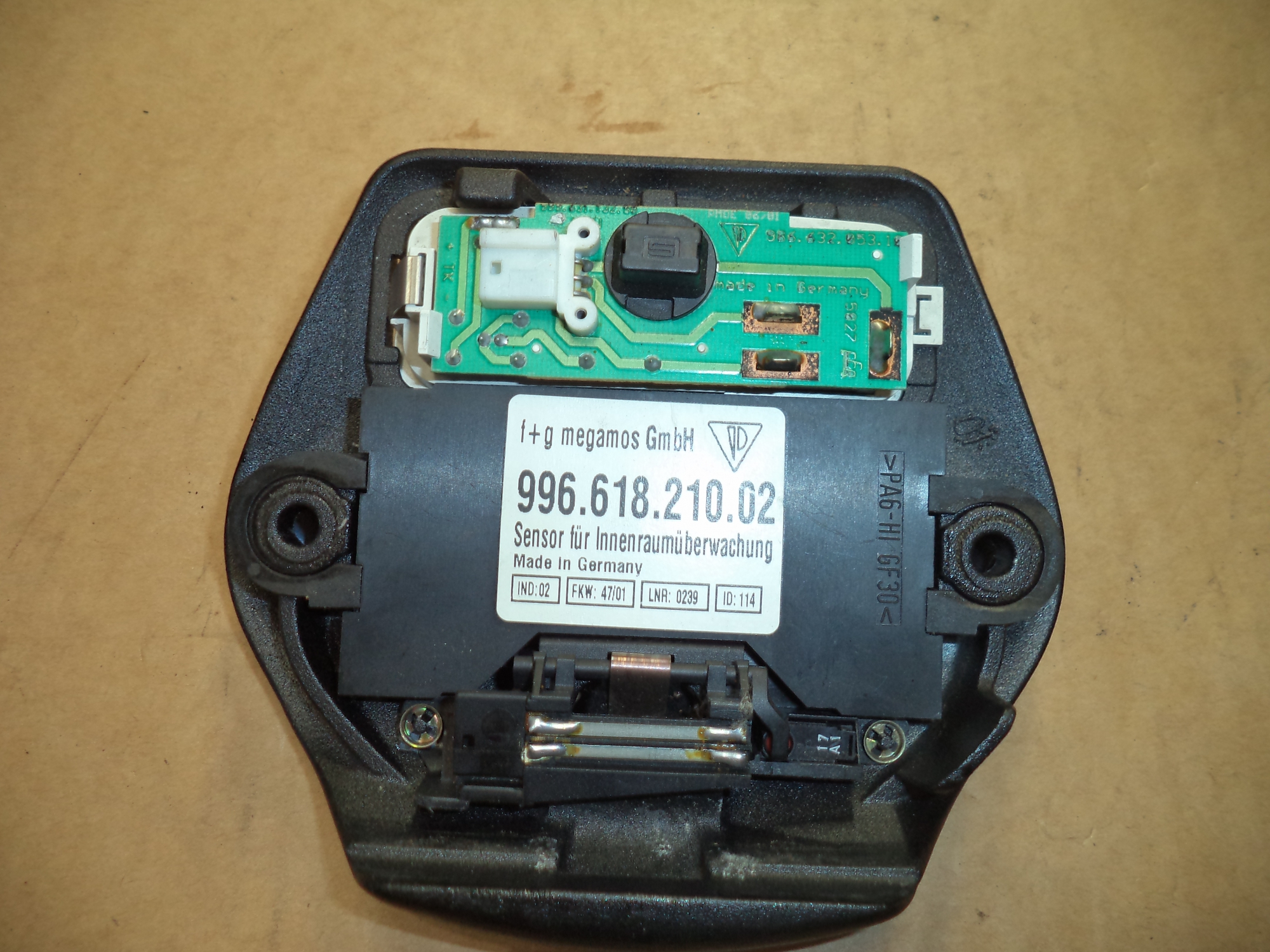 PORSCHE BOXSTER 986 INTERIOR LIGHT BOXSTER ROOF CATCH / ALARM SENSOR W904