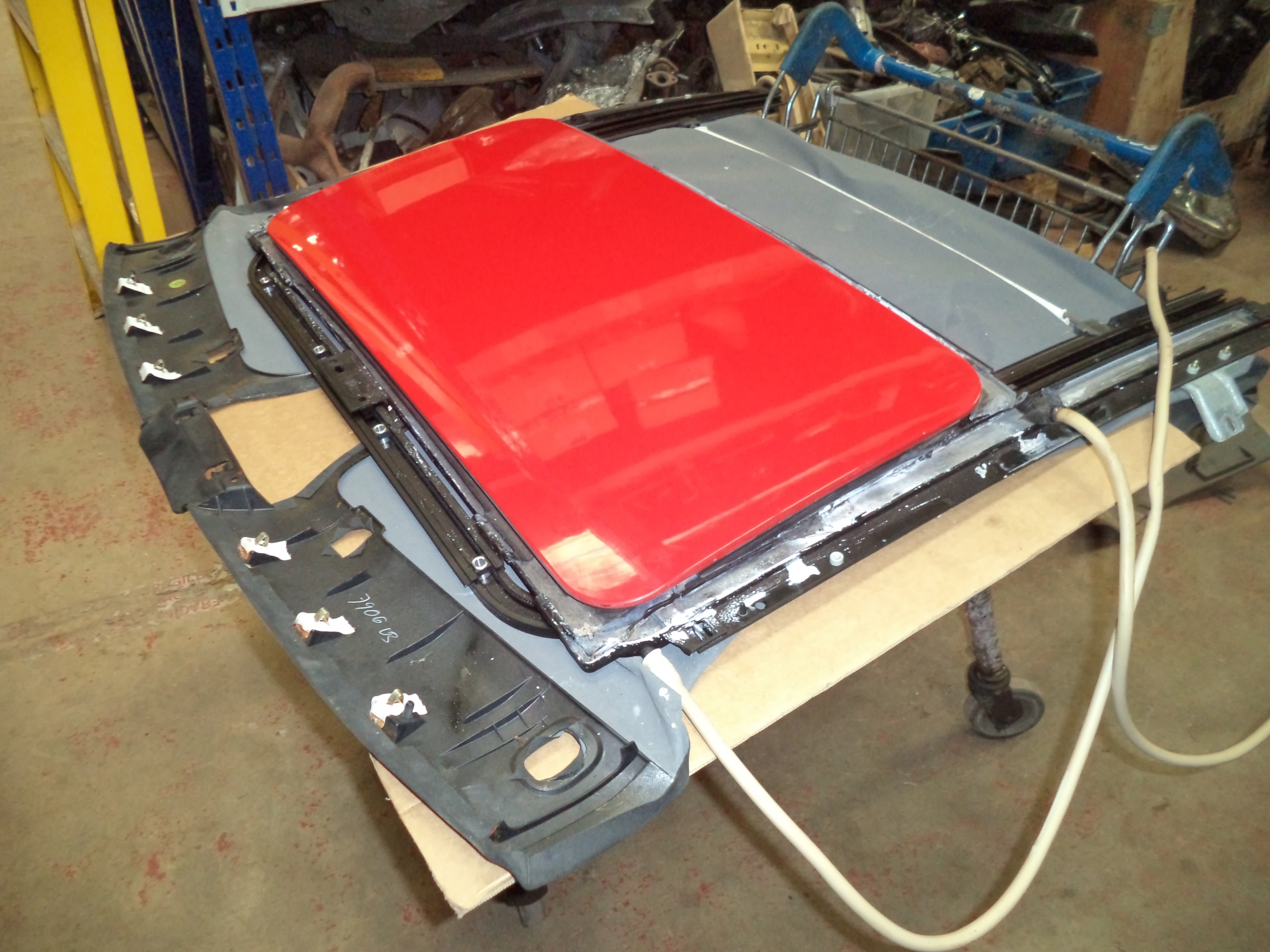 PORSCHE 996 SUN ROOF MECHANISM. 996 SUNROOF CARTRIDGE Loc c10vox 7557