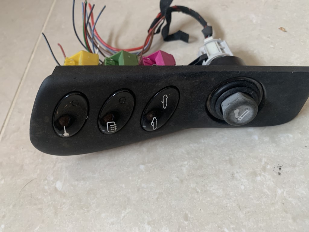 PORSCHE BOXSTER CENTRE CONSOLE SWITCHES AND PLUGS COVD 3 SWITCHES