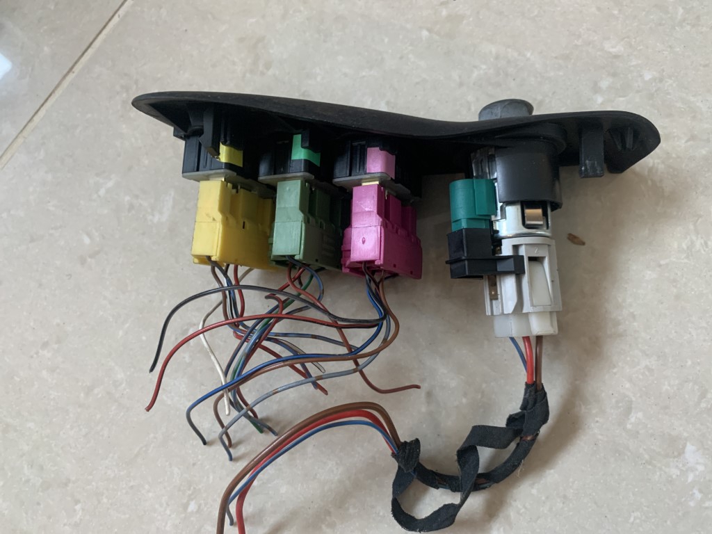 PORSCHE BOXSTER CENTRE CONSOLE SWITCHES AND PLUGS COVD 3 SWITCHES