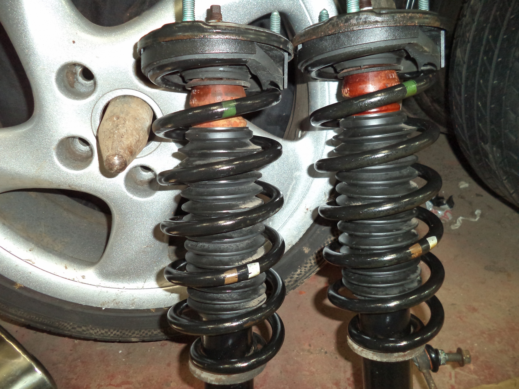 PORSCHE 996 REAR SHOCK ABSORBERS 996 PAIR OF REAR DAMPERS Loc c10vox 7557