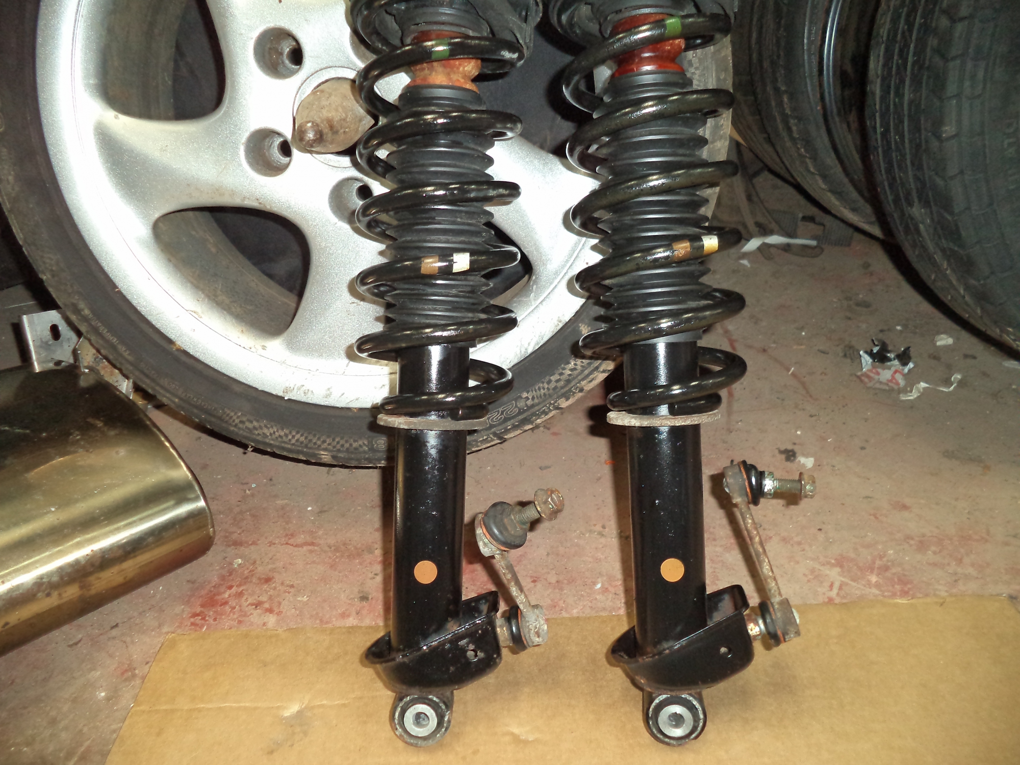 PORSCHE 996 REAR SHOCK ABSORBERS 996 PAIR OF REAR DAMPERS Loc c10vox 7557