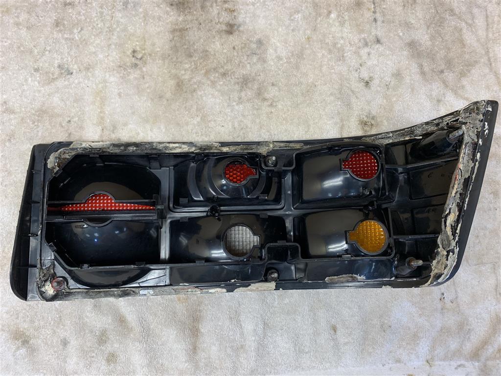 PORSCHE 944 RIGHT REAR LIGHT 944 O/S BACK LIGHT P/n. 477945216
