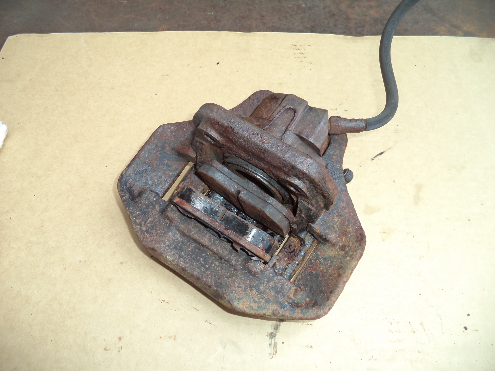 PORSCHE 944 2.5 N/S FRONT BRAKE CALIPER 477615109 Loc944iom