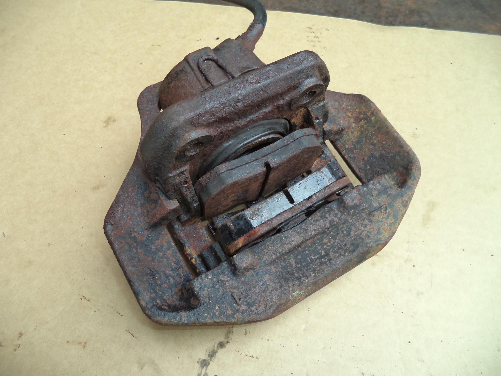 PORSCHE 944 2.5 N/S FRONT BRAKE CALIPER 477615109 Loc944iom