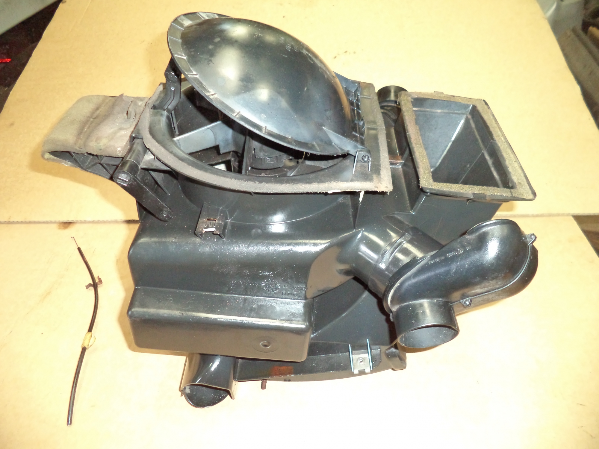 PORSCHE 924 / 944 HEATER BOX. 924 VERY EARLY HEATER BOX. 477819014