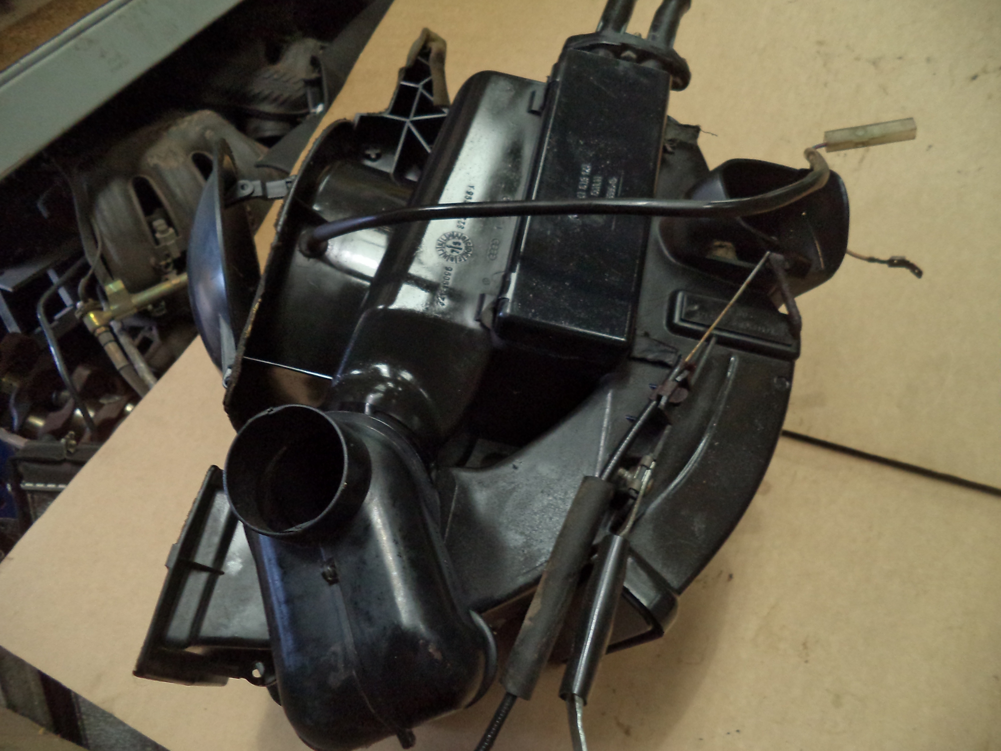 PORSCHE 924 / 944 HEATER BOX. 924 VERY EARLY HEATER BOX. 477819014