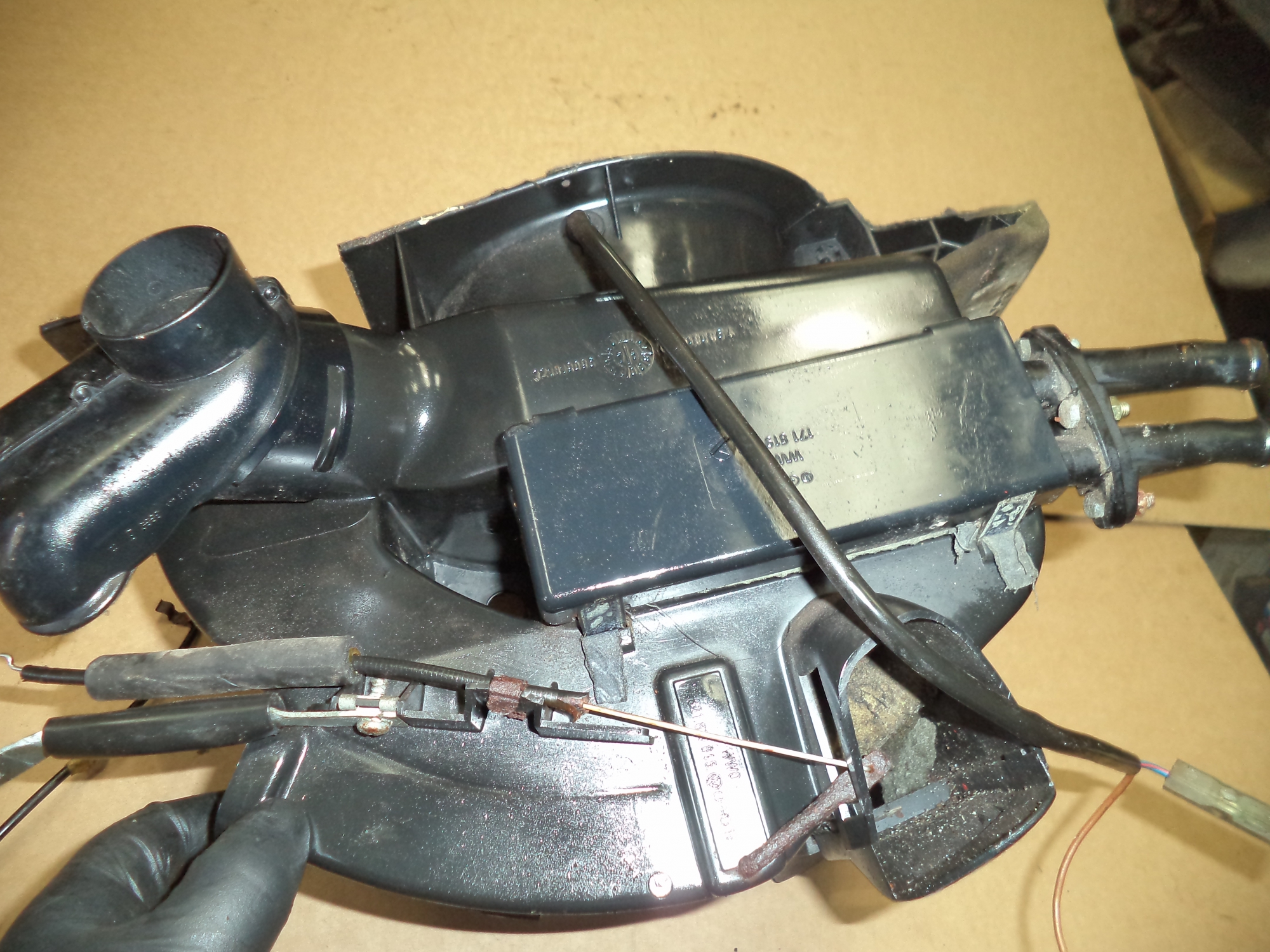 PORSCHE 924 / 944 HEATER BOX. 924 VERY EARLY HEATER BOX. 477819014