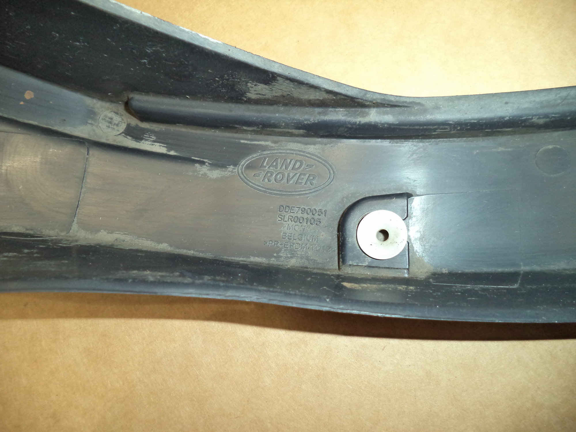 RANGE ROVER SPORT L320 PASSENGER SIDE REAR ARCH TRIM Loc GCRR