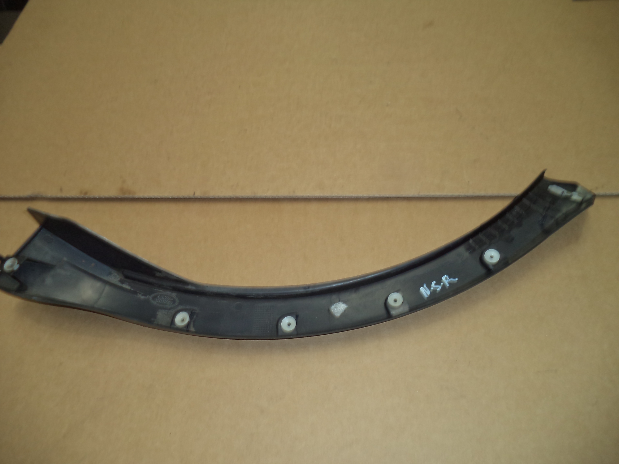 RANGE ROVER SPORT L320 PASSENGER SIDE REAR ARCH TRIM Loc GCRR