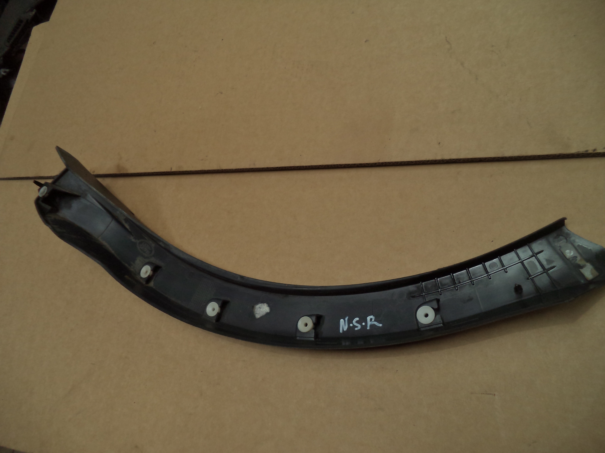 RANGE ROVER SPORT L320 PASSENGER SIDE REAR ARCH TRIM Loc GCRR
