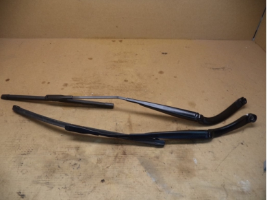 Ford FORD MUSTANG S550 WIPER ARMS (STANG BOX)