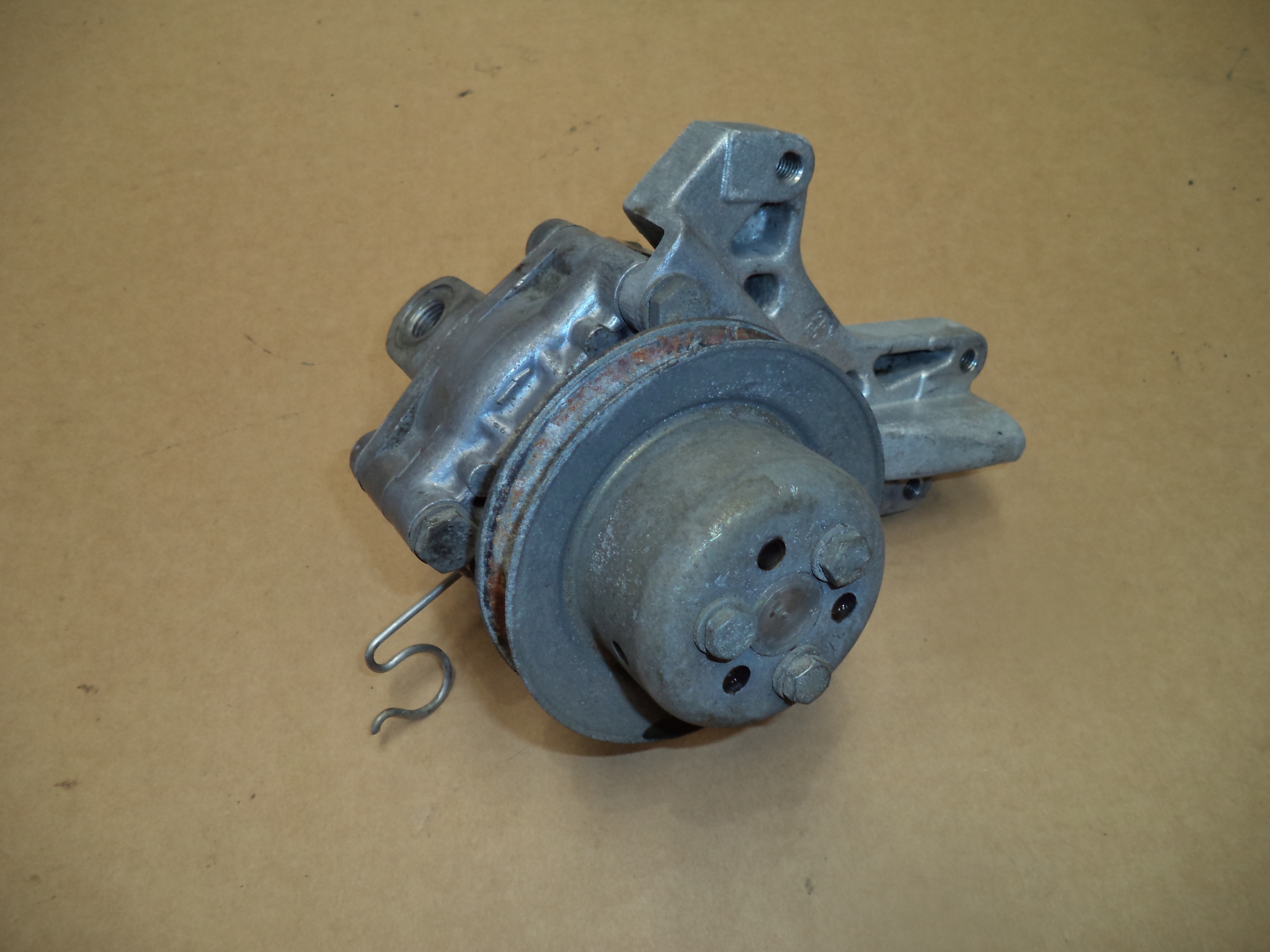 PORSCHE 928 S2 POWER STEERING PUMP . 928 S4 POWER STEERING PUMP. No1
