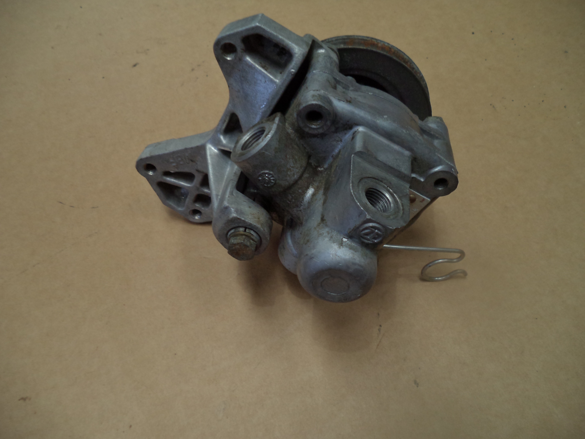 PORSCHE 928 S2 POWER STEERING PUMP . 928 S4 POWER STEERING PUMP. No1